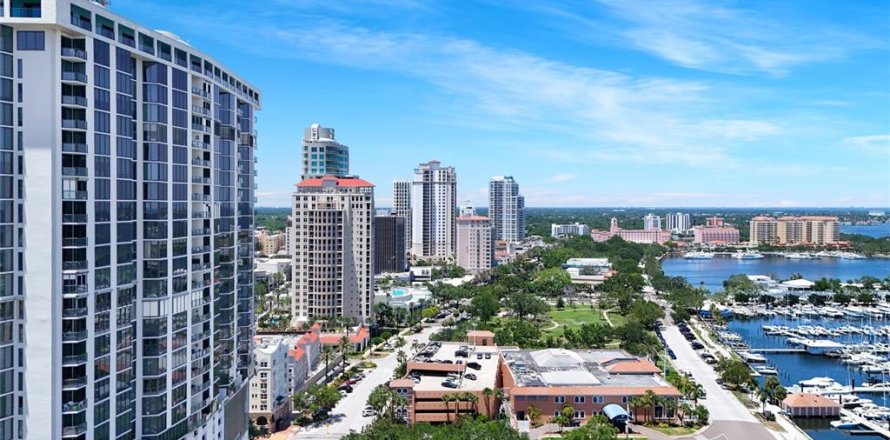 Condo in Saint Petersburg, Florida, 3 bedrooms № 1755031