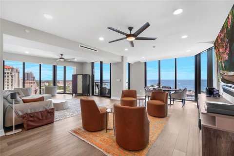 Condo in Saint Petersburg, Florida, 3 bedrooms  № 1755031 - photo 4