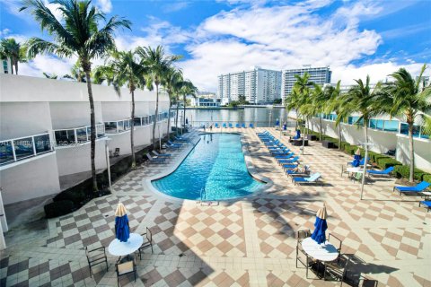 Copropriété à vendre à Hallandale Beach, Floride: 1 chambre, 85.84 m2 № 1975096 - photo 22