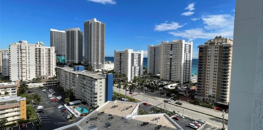 Condo à Hallandale Beach, Floride, 1 chambre  № 1975096