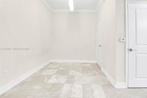 Copropriété à vendre à Hallandale Beach, Floride: 1 chambre, 85.84 m2 № 1975096 - photo 16
