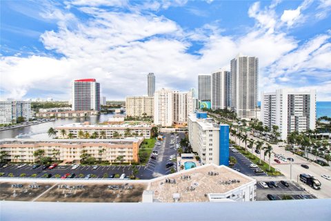Copropriété à vendre à Hallandale Beach, Floride: 1 chambre, 85.84 m2 № 1975096 - photo 18