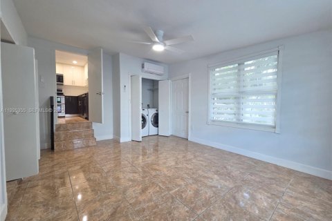 House in Miami, Florida 3 bedrooms № 1993549 - photo 17