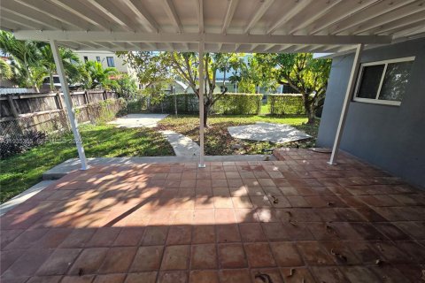 House in Miami, Florida 3 bedrooms № 1993549 - photo 19