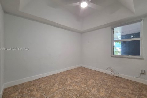 House in Miami, Florida 3 bedrooms № 1993549 - photo 15