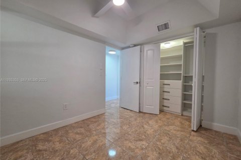 House in Miami, Florida 3 bedrooms № 1993549 - photo 14