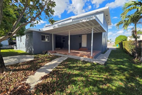 House in Miami, Florida 3 bedrooms № 1993549 - photo 20