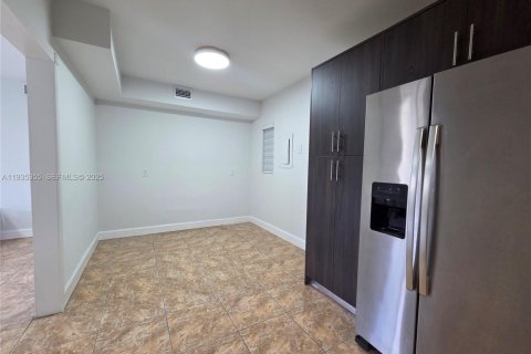 House in Miami, Florida 3 bedrooms № 1993549 - photo 6