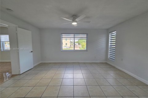 House in Miami, Florida 3 bedrooms № 1993549 - photo 9