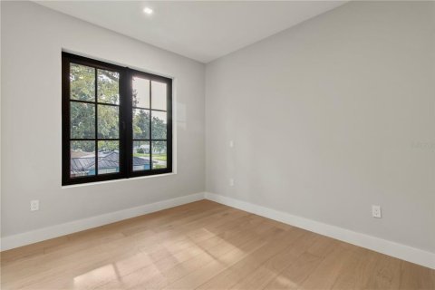House in Orlando, Florida 5 bedrooms, 301.56 sq.m. № 1856212 - photo 20
