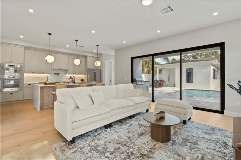 House in Orlando, Florida 5 bedrooms, 301.56 sq.m. № 1856212 - photo 26