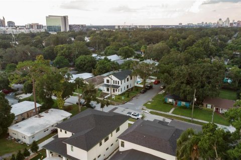 House in Orlando, Florida 5 bedrooms, 301.56 sq.m. № 1856212 - photo 6