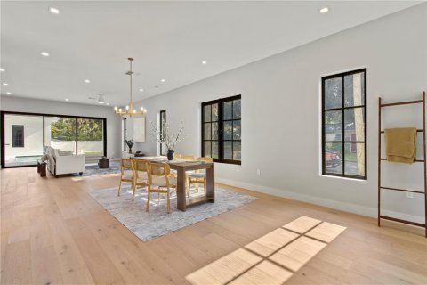 House in Orlando, Florida 5 bedrooms, 301.56 sq.m. № 1856212 - photo 13