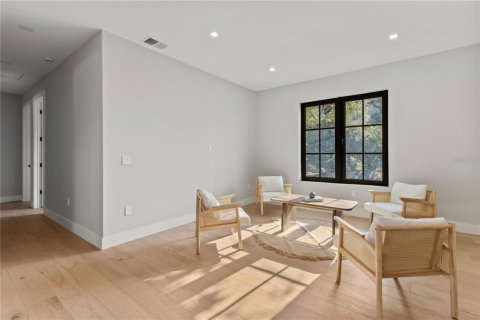 House in Orlando, Florida 5 bedrooms, 301.56 sq.m. № 1856212 - photo 7
