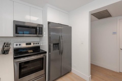 Снять в аренду кондоминиум в Майами-Бич, Флорида 1 спальня, 70.61м2, № 2077476 - фото 24