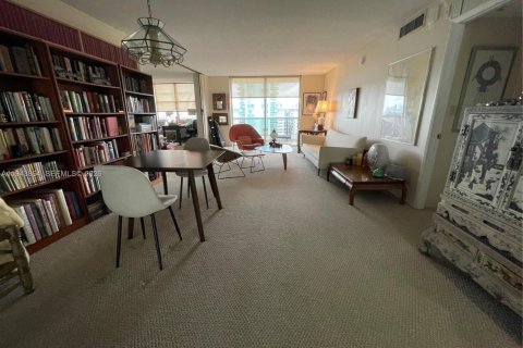 Condominio en Miami Beach, Florida, 1 dormitorio  № 2011138
