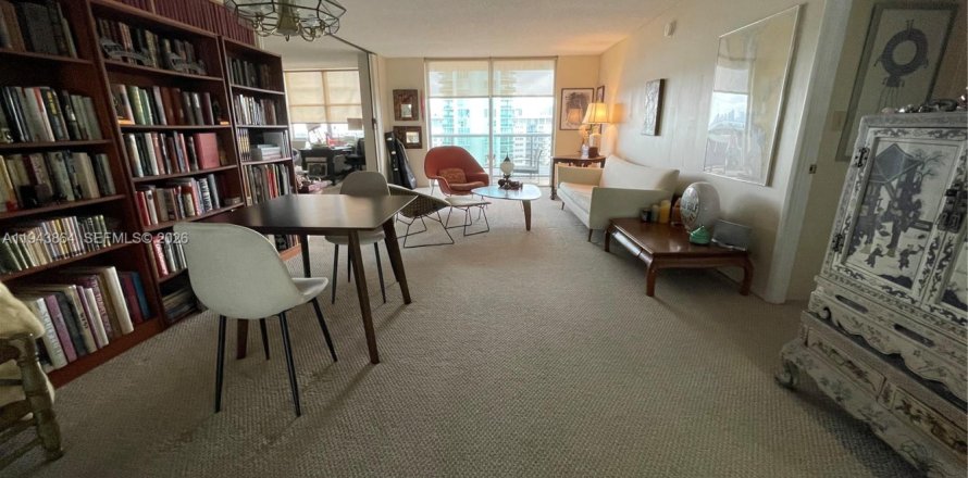 Condominio en Miami Beach, Florida, 1 dormitorio  № 2011138