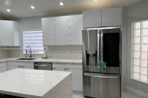 Townhouse in Pembroke Pines, Florida 2 bedrooms, 104.14 sq.m. № 1741974 - photo 4