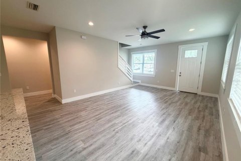 House in Tampa, Florida 3 bedrooms, 191.38 sq.m. № 2277332 - photo 9