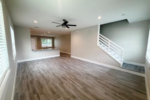 House in Tampa, Florida 3 bedrooms, 191.38 sq.m. № 2277332 - photo 8