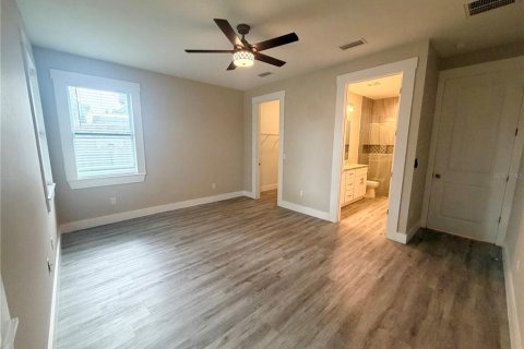 House in Tampa, Florida 3 bedrooms, 191.38 sq.m. № 2277332 - photo 11