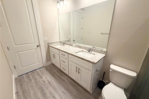 House in Tampa, Florida 3 bedrooms, 191.38 sq.m. № 2277332 - photo 13