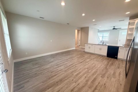 House in Tampa, Florida 3 bedrooms, 191.38 sq.m. № 2277332 - photo 7