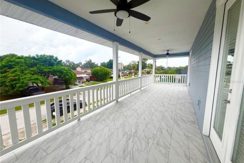 House in Tampa, Florida 3 bedrooms, 191.38 sq.m. № 2277332 - photo 4