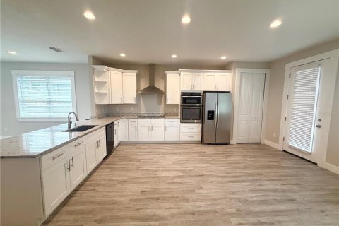 House in Tampa, Florida 3 bedrooms, 191.38 sq.m. № 2277332 - photo 5