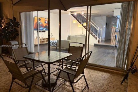 Townhouse in Plantation, Florida 3 bedrooms, 164.44 sq.m. № 2026059 - photo 13