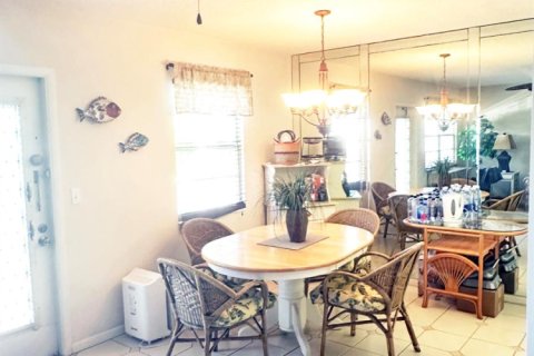 Condo in Deerfield Beach, Florida, 2 bedrooms № 2188493 - photo 6