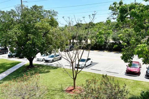 Condo in Deerfield Beach, Florida, 2 bedrooms № 2188493 - photo 25
