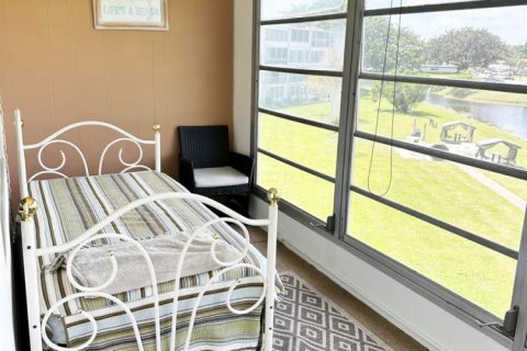 Condo in Deerfield Beach, Florida, 2 bedrooms № 2188493 - photo 21