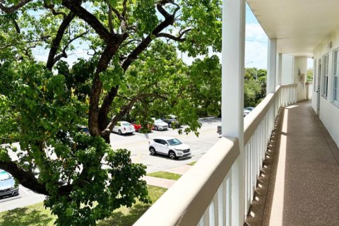 Condo in Deerfield Beach, Florida, 2 bedrooms № 2188493 - photo 26
