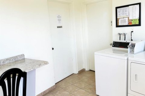 Condo in Deerfield Beach, Florida, 2 bedrooms № 2188493 - photo 28