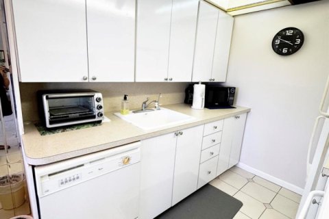 Condo in Deerfield Beach, Florida, 2 bedrooms № 2188493 - photo 10
