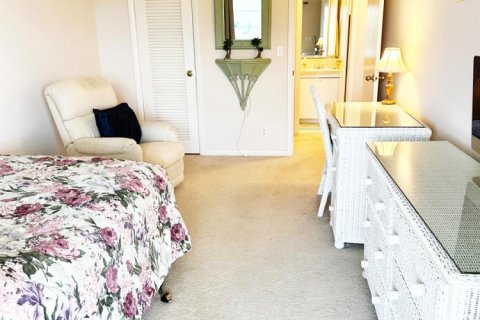 Condo in Deerfield Beach, Florida, 2 bedrooms № 2188493 - photo 24