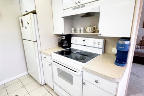 Condo in Deerfield Beach, Florida, 2 bedrooms № 2188493 - photo 9