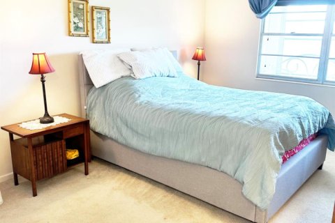Condo in Deerfield Beach, Florida, 2 bedrooms № 2188493 - photo 18