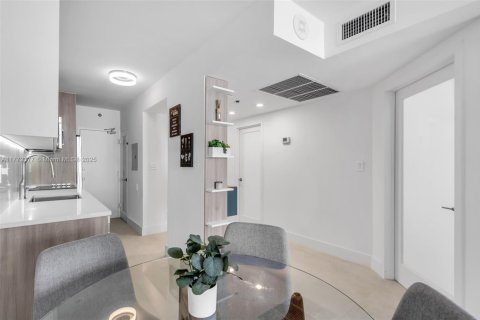 Condominio en venta en Miami Beach, Florida, 1 dormitorio, 51.1 m2 № 1860989 - foto 4