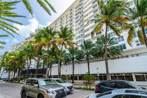Condominio en venta en Miami Beach, Florida, 1 dormitorio, 51.1 m2 № 1860989 - foto 26