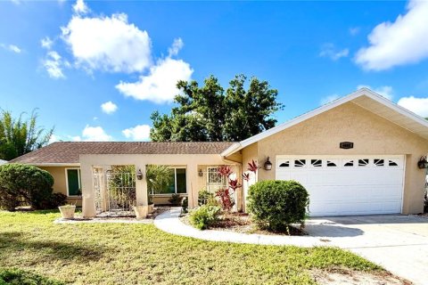 House in Sarasota, Florida 3 bedrooms, 142.79 sq.m. № 2200371