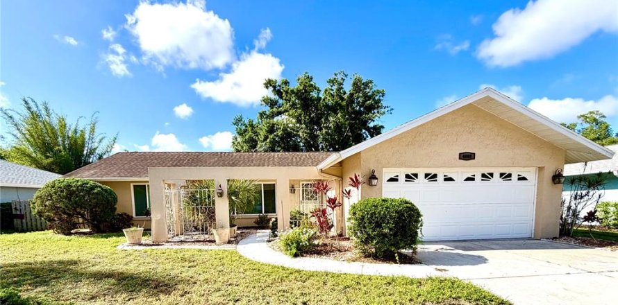 House in Sarasota, Florida 3 bedrooms, 142.79 sq.m. № 2200371