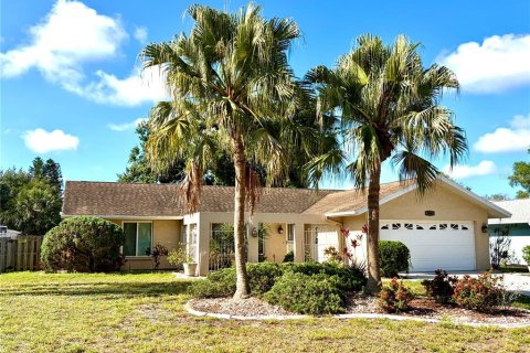 House in Sarasota, Florida 3 bedrooms, 142.79 sq.m. № 2200371 - photo 3