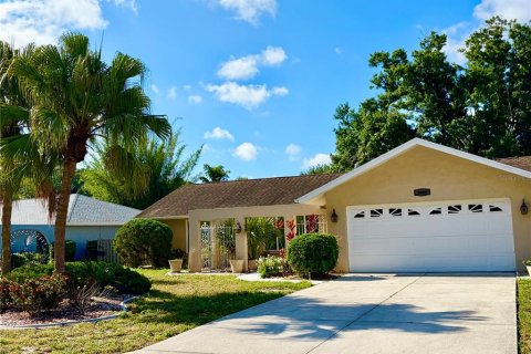 House in Sarasota, Florida 3 bedrooms, 142.79 sq.m. № 2200371 - photo 4