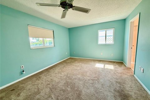 House in Sarasota, Florida 3 bedrooms, 142.79 sq.m. № 2200371 - photo 19