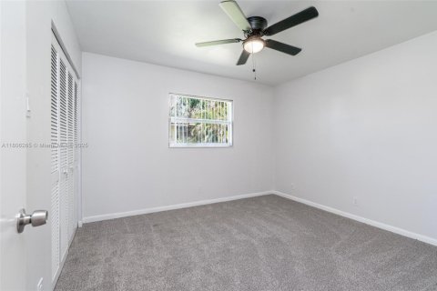 House in Coral Springs, Florida 5 bedrooms, 272.58 sq.m. № 1747921 - photo 22