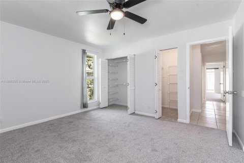 House in Coral Springs, Florida 5 bedrooms, 272.58 sq.m. № 1747921 - photo 23