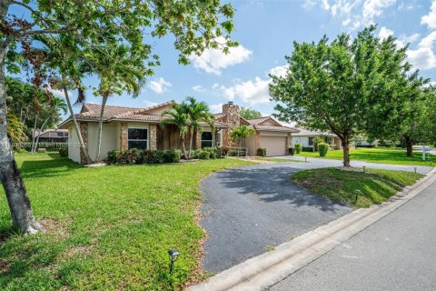 House in Coral Springs, Florida 5 bedrooms, 272.58 sq.m. № 1747921 - photo 30