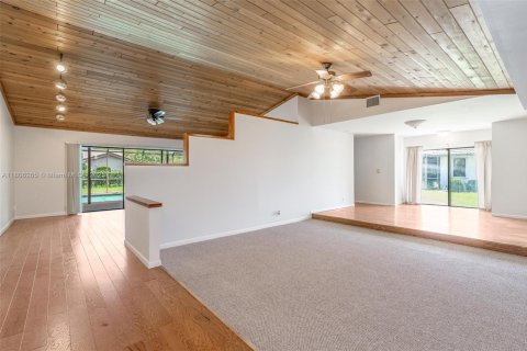 House in Coral Springs, Florida 5 bedrooms, 272.58 sq.m. № 1747921 - photo 5